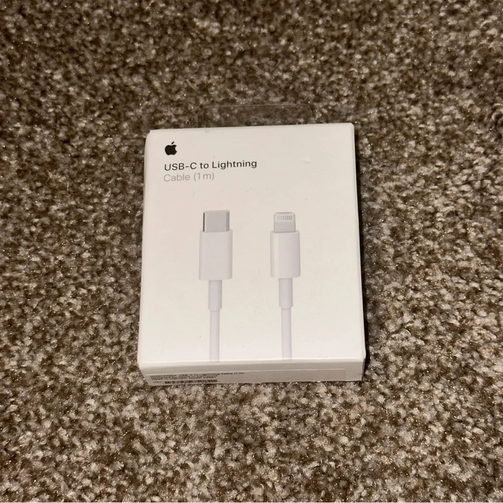 Apple USB-C to Lightning Cable (1 m) White Cord Charging Syncing Thunderbolt